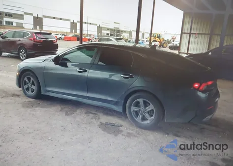 2021 Kia K5 Lxs z USA, uszkodzony, nr VIN 5XXG14J24MG070186